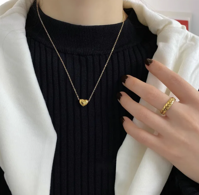3D gold heart pendant necklace