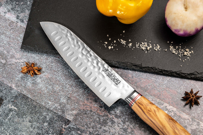 Couteau santoku Wusaki Damas 10Cr alvéolé 18cm manche en olivier