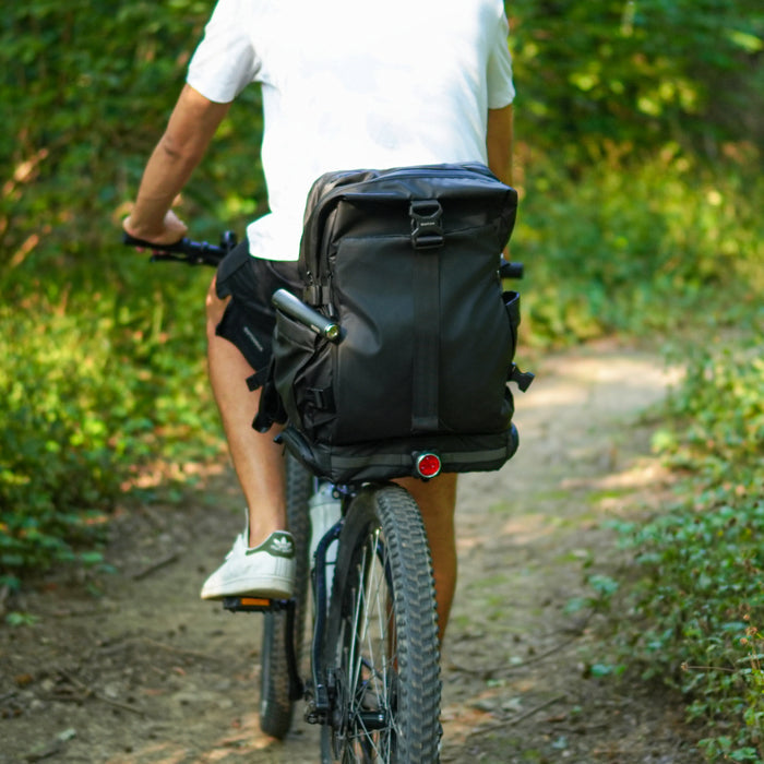 *Free Shipping* EasiCyco | The world’s first floating 35L/ 40L functional cycling backpack – no rear rack needed