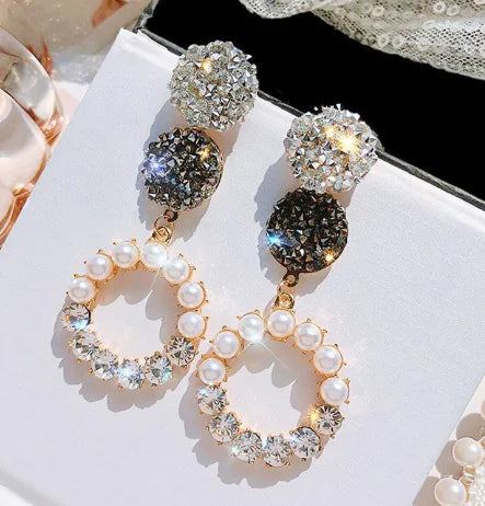 Round rhinestone pearl earrings, circle design